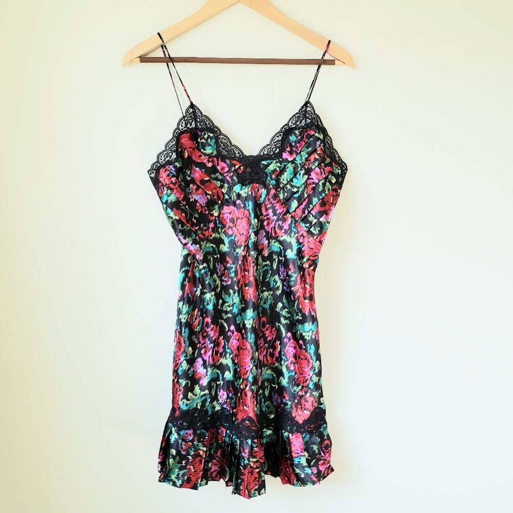Victoria Secret Laced Trimmed nightgown Size Med